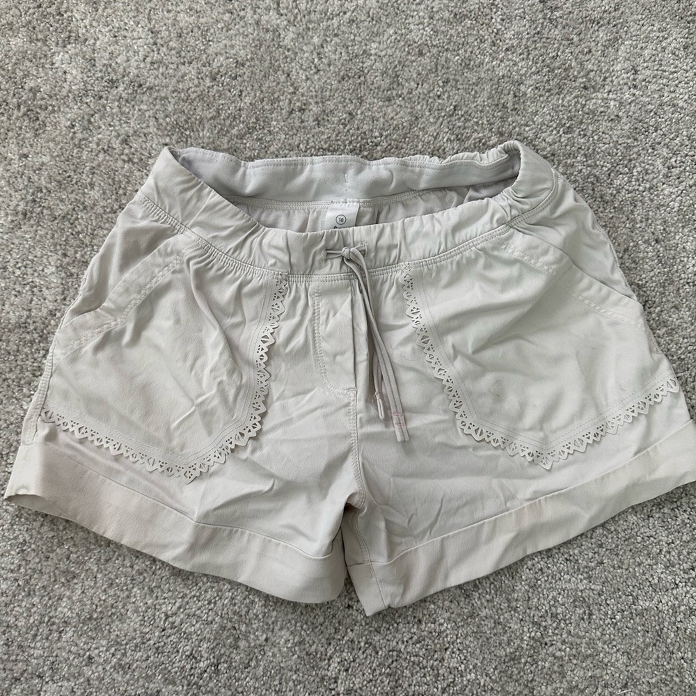 Ivivva Girl’s white lace shorts with built in underwear